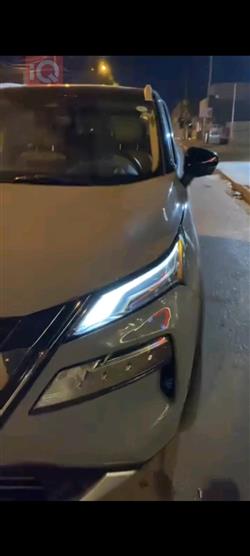 نيسان روج